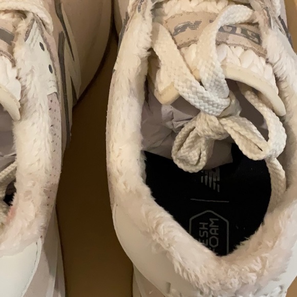 New Balance 574 cream with fur - Picture 8 of 11